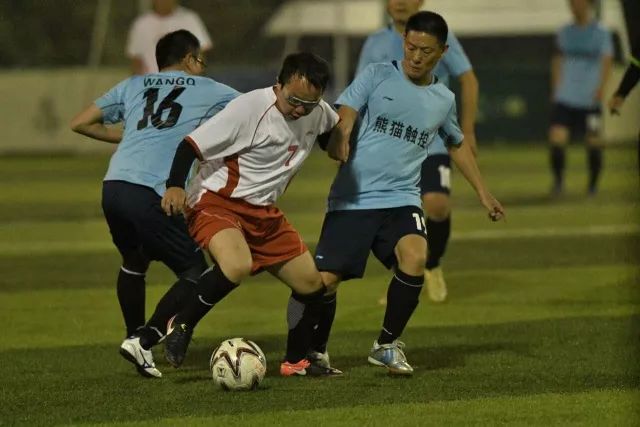 英超-萨拉赫点射加克波破门 利物浦2-0曼城